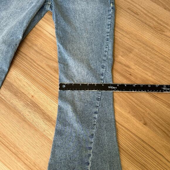 True Religion Women's Denim Joey Midrise Mellow Light Wash Jeans Size 32 - Picture 11 of 14